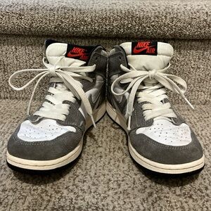 Nike Air Jordan 1 Retro High OG Gray and White 4Y